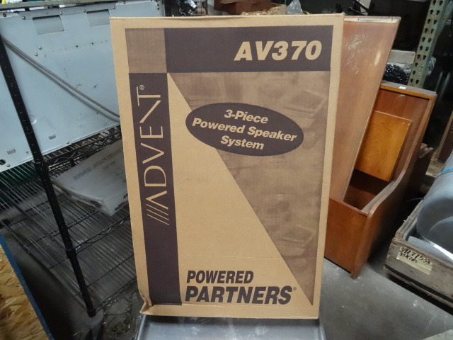 lot 99 image: Advent speakers
