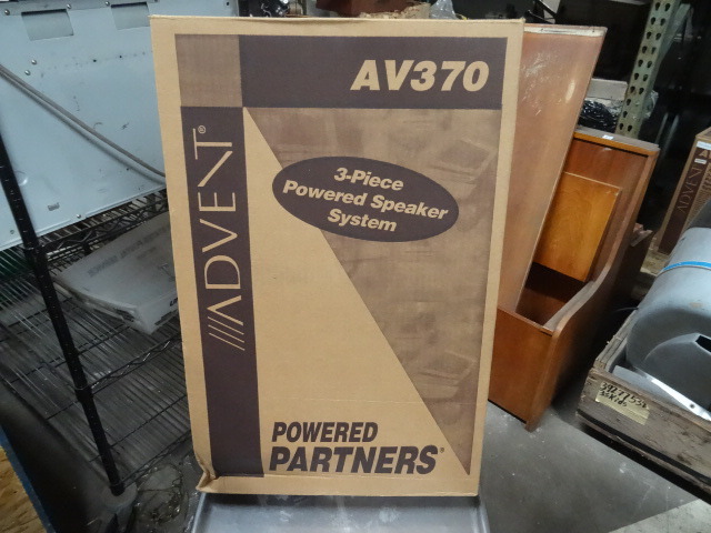 lot 100 image: Advent speakers
