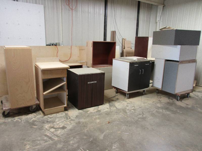 lot 4 image: Cabinets