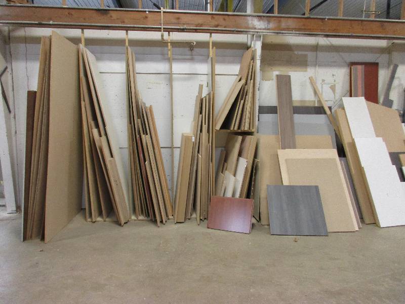 lot 18 image: Lot of misc plywoodlaminate pieces