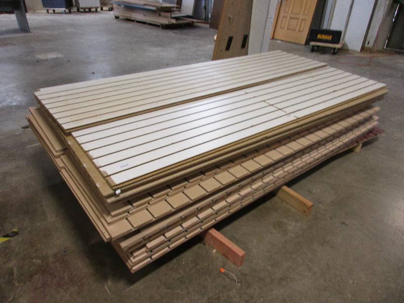 lot 19 image: Slat wall pieces