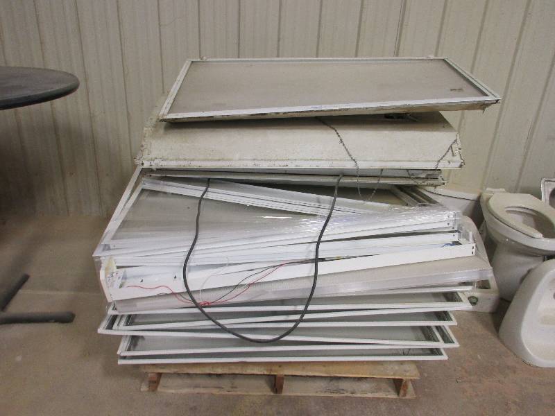 lot 29 image: Suspended ceiling lights
