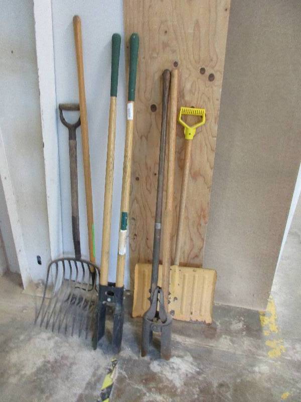 lot 44 image: Tools