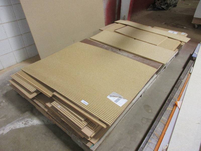 lot 46 image: Bending plywood