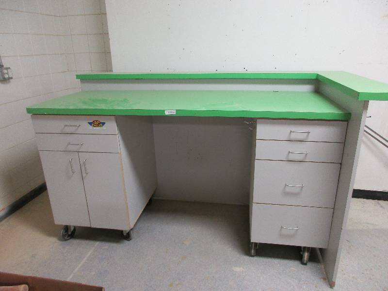 lot 50 image: Mobile work station