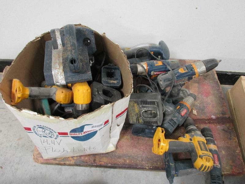 lot 58 image: Battery operated tools
