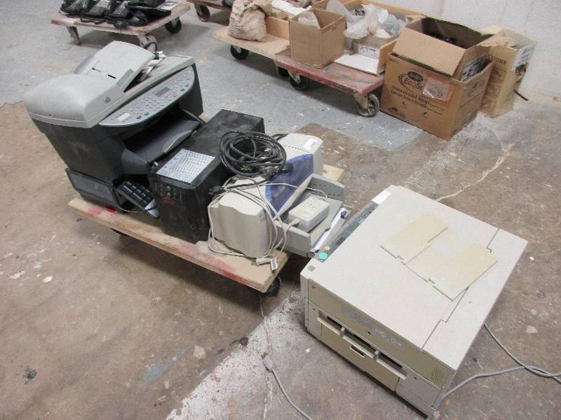lot 63 image: Computer accessories
