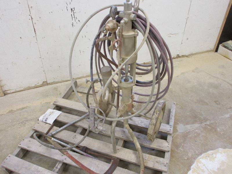 lot 74 image: Paint sprayer