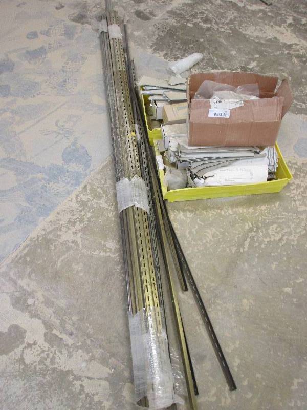 lot 75 image: Shelf brackets