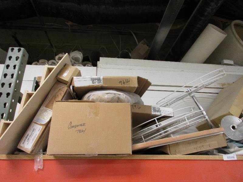 lot 80 image: Contents of shelf