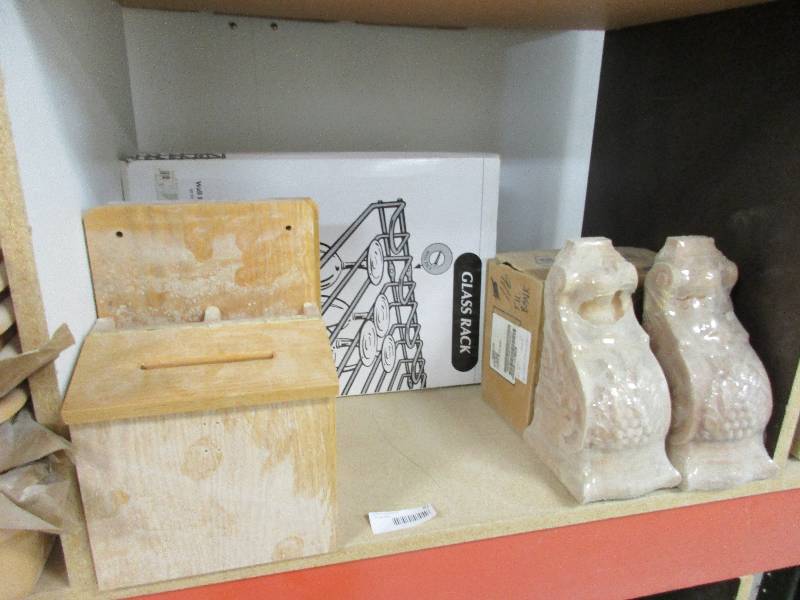 lot 82 image: Contents of shelf