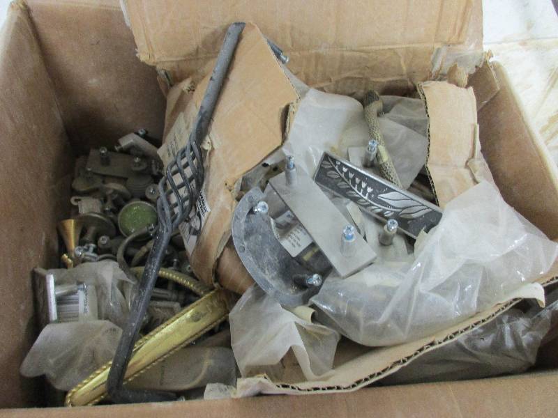 lot 83 image: 5 Boxes of Display Hardware