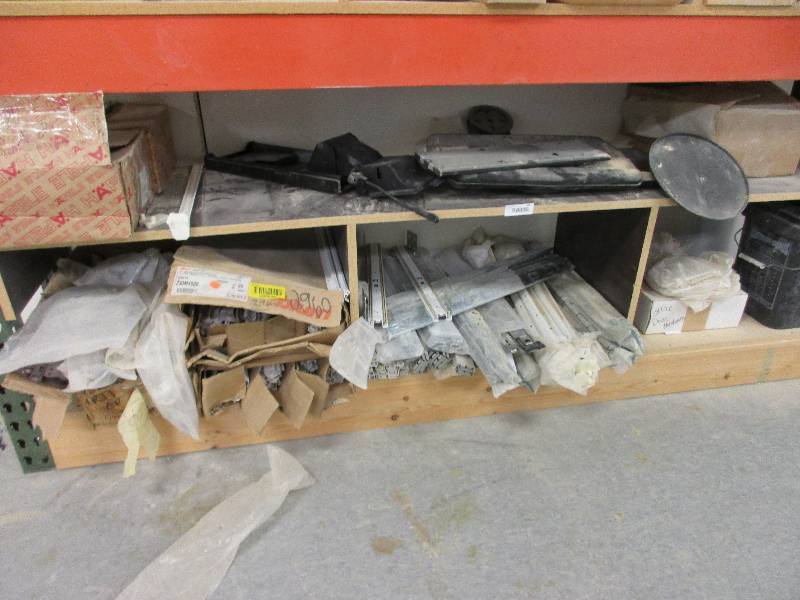 lot 84 image: Contents of shelf