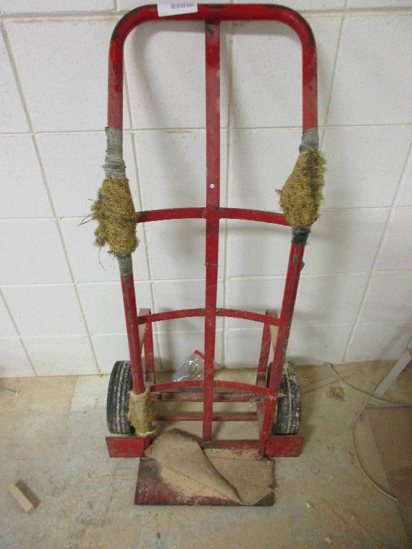 lot 88 image: 2 wheel cart