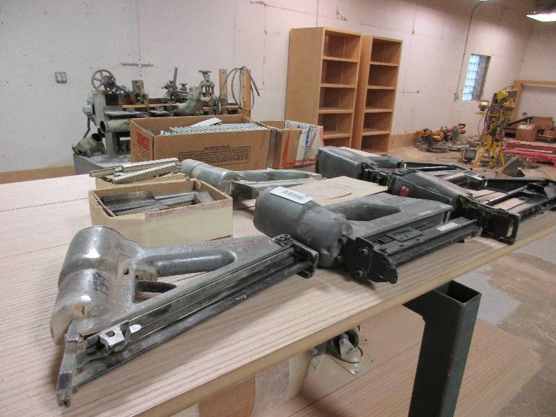 lot 90 image: Air nailers
