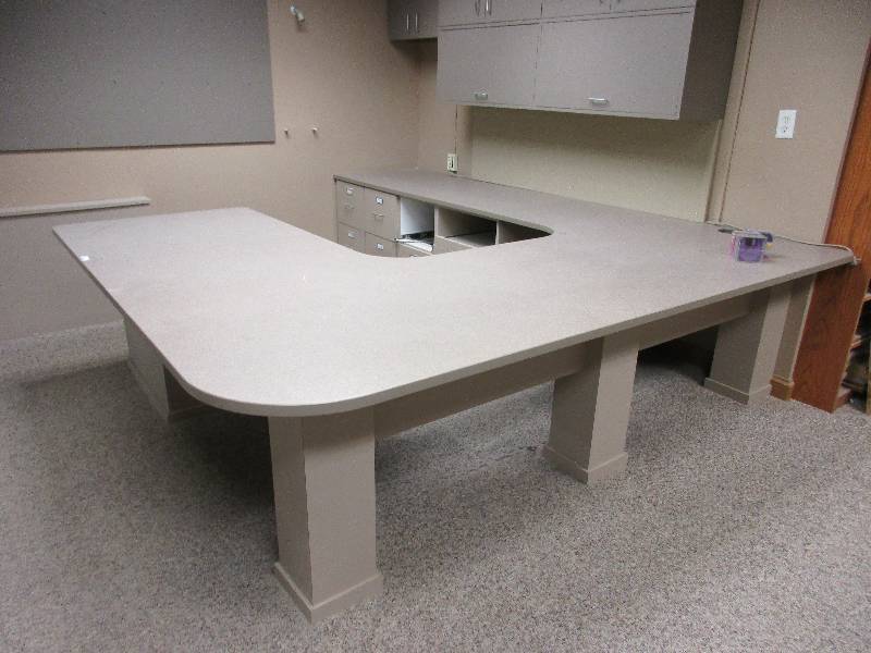 lot 93 image: Corner workstation desk