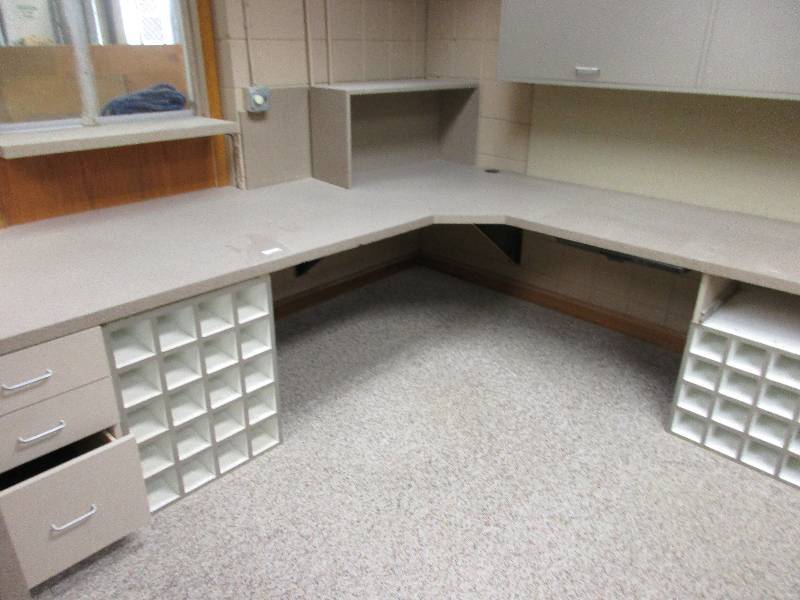 lot 94 image: Corner workstation desk