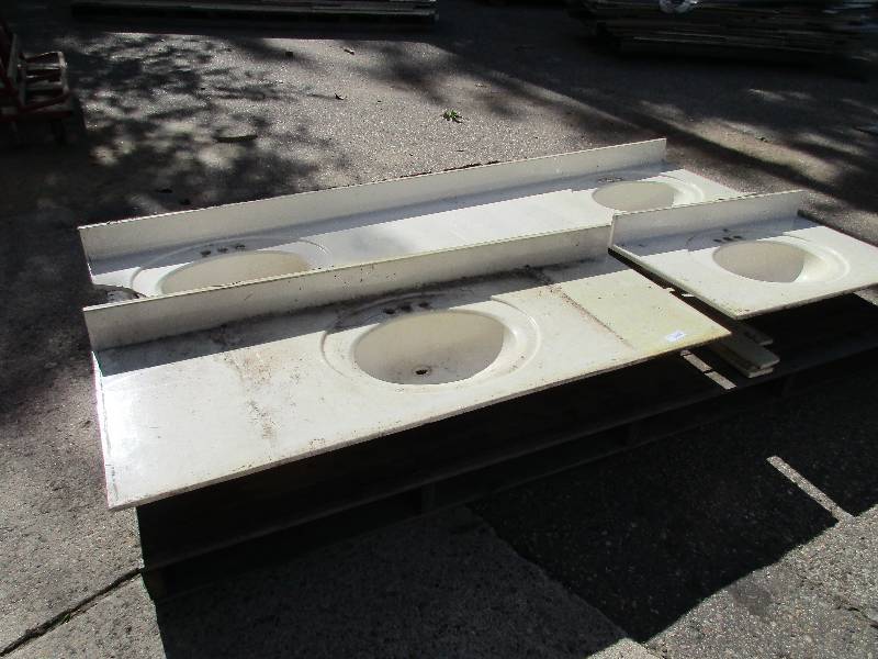 lot 109 image: Cultured marble sinks
