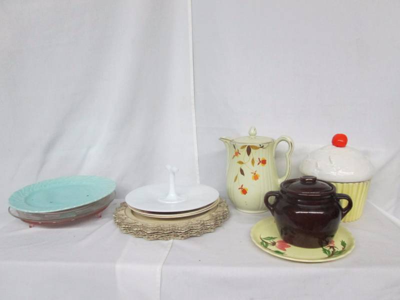 Kitchen Jars and Decorations
