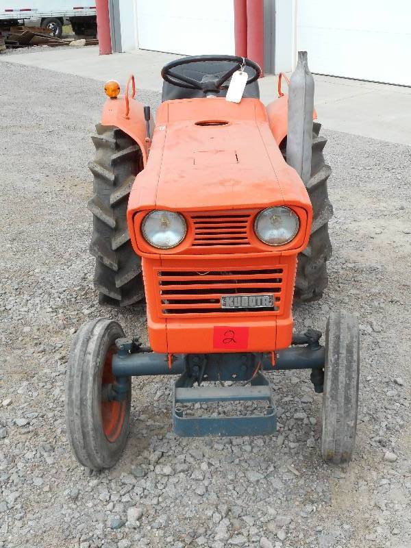 Kubota L1501 Tractor, 2-Cylinder Di...