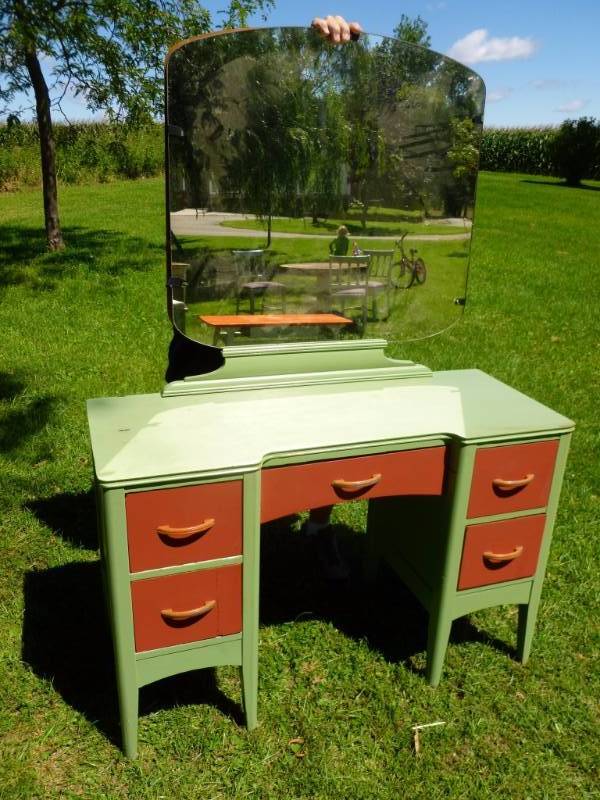 Vintage Vanity Dresser