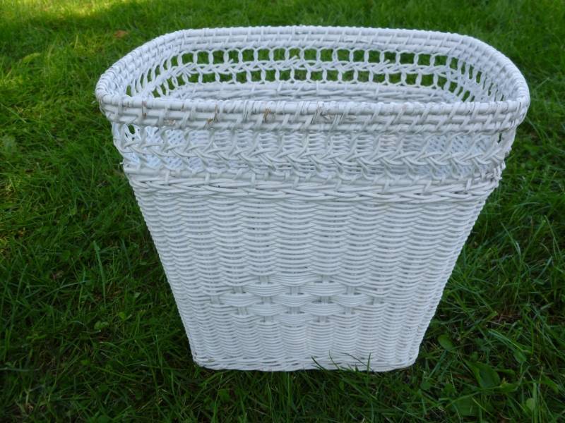 Wicker Bathroom Can