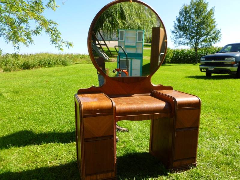 Vanity Dresser