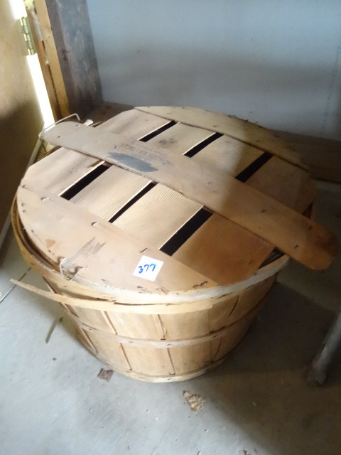 Bushel Basket with Lid