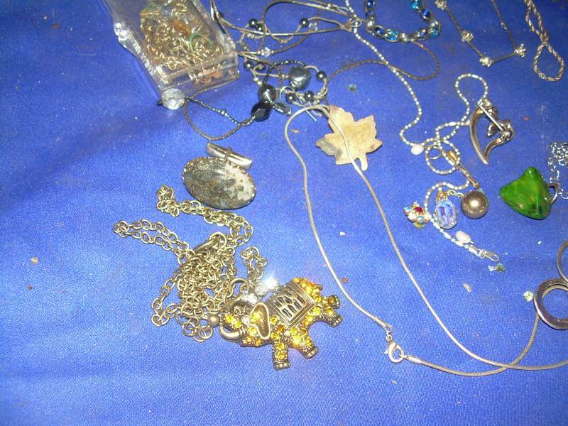 very nice vintage jewlery