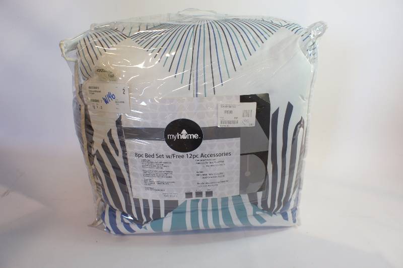 lot 6 image: MyHome Ferranti 8pc Set  12Free Accessories Queen