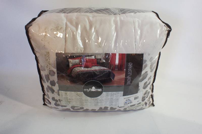 lot 7 image: MyHome Snow Leopard Comforter Set Set Queen