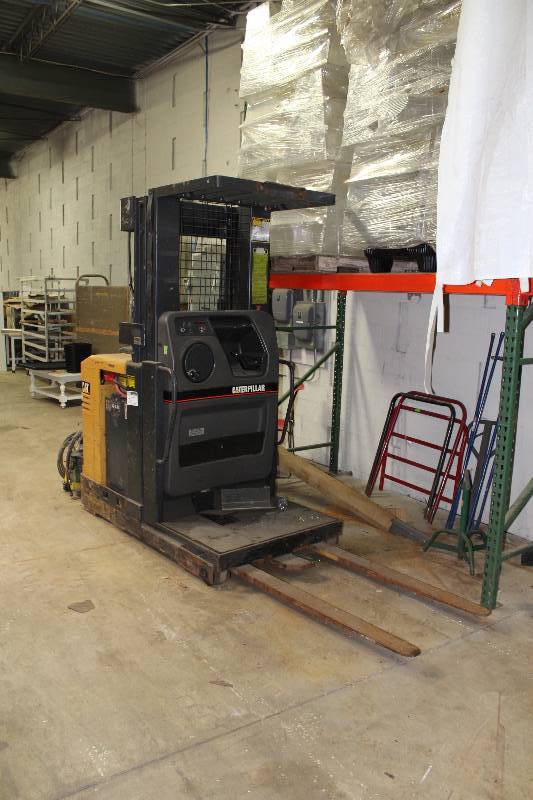 lot 26 image: Caterpillar Forklift wCharger Caterpillar Model NCR30 Serial Number 2ML 03628 Charger Model No. Gerr18-680T1, E310182 Serial # Caterpillar has a battery but it wont charge, Needs new battery.