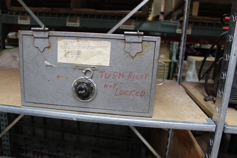 lot 77 image: North American Fire Insulated Combination Safe Class C Type 1 Hr 16 x 13.5 x 9.