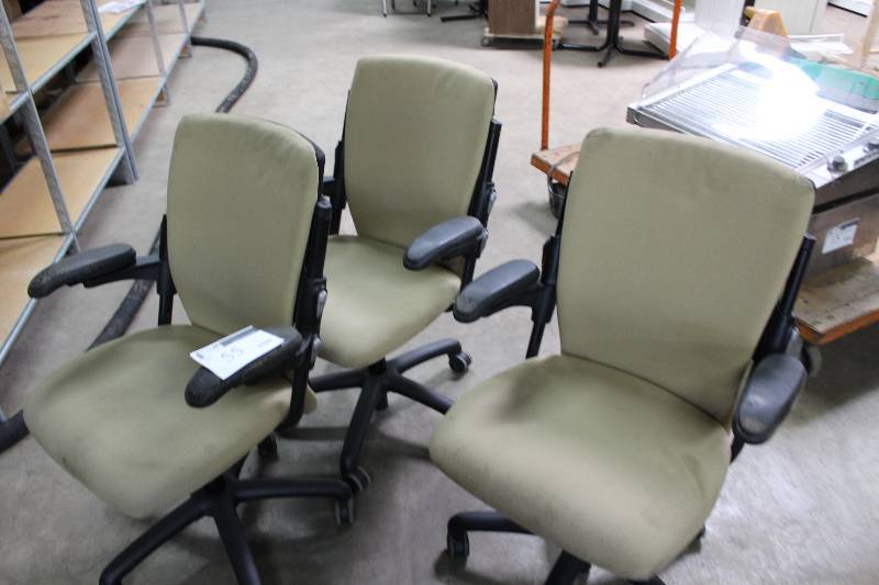 lot 55 image: Lot of (3) Office Chairs wWheels & Arm Rests Cloth Upholstery.