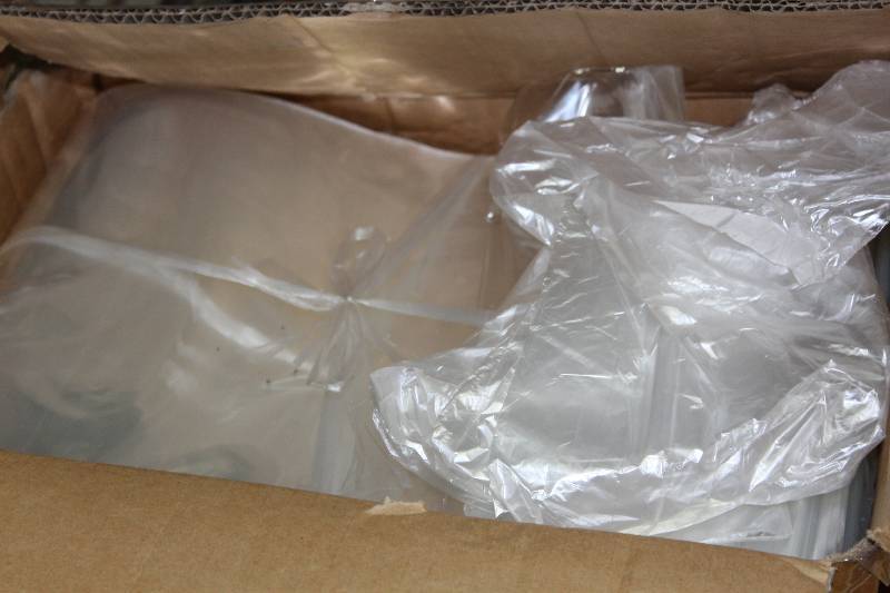 lot 139 image: Box Lot of Polypropelene Bags Size 10 x 13.25 x 2.75.