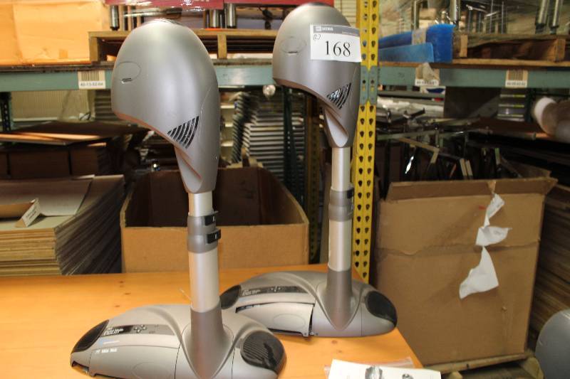 lot 168 image: Lot of (2) 3M Digital Medial System 815 Vikuiti Super Close Projection DLP HQV SRS Includes Remote & Manual.