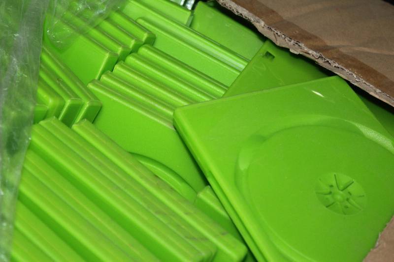 lot 164 image: Tote Lot of Plastic DVDCDGame Cases. Buyer Is Not Required To Take All Cases.
