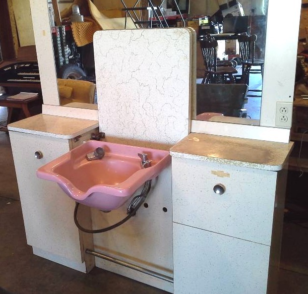Complete BarberHairstylist Station