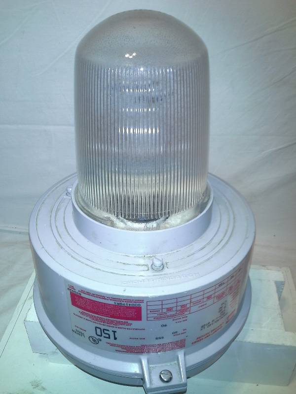 Crouse-Hinds Champ VMV Series Outdoor Light