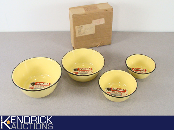 lot 15 image: Set of 4 RARE NOS Vintage Federal Vogue Enameled Ware Bowls