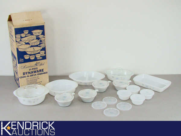 lot 20 image: RARE NOS Vintage Glasbake Americana Star 31 Piece Dynaware Cook-N-Serve Ensemble