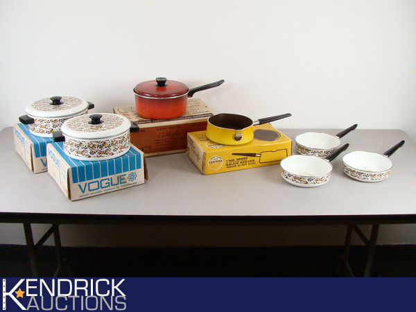 lot 46 image: Lot of NOS Vintage Warm Colored Pans