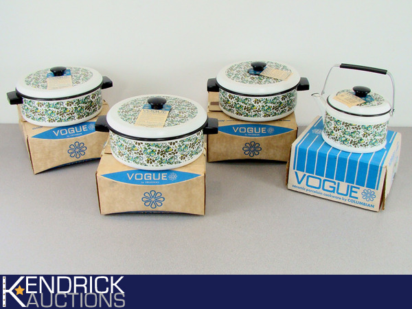 lot 47 image: Lot of NOS Vintage Avocado Design Vogue Ceramic Porcelain Ware