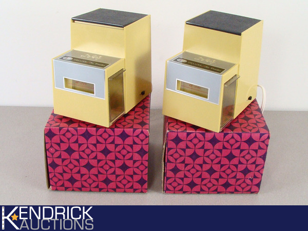 lot 49 image: 2 NOS Vintage Van Wyck Deluxe Electric Ice Crushers