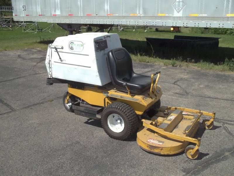 lot 1 image: Walker 42 Bagging Mower