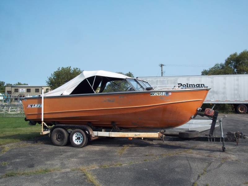lot 3 image: 1975 Lund 20 Boat with 165 inline 6 Merc Cruiser with trailer