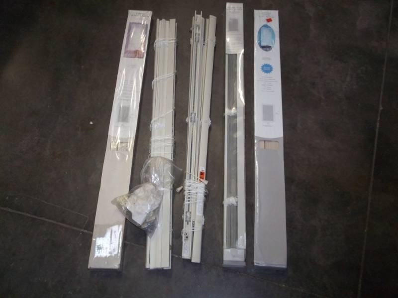 lot 7 image: Mini Blinds
