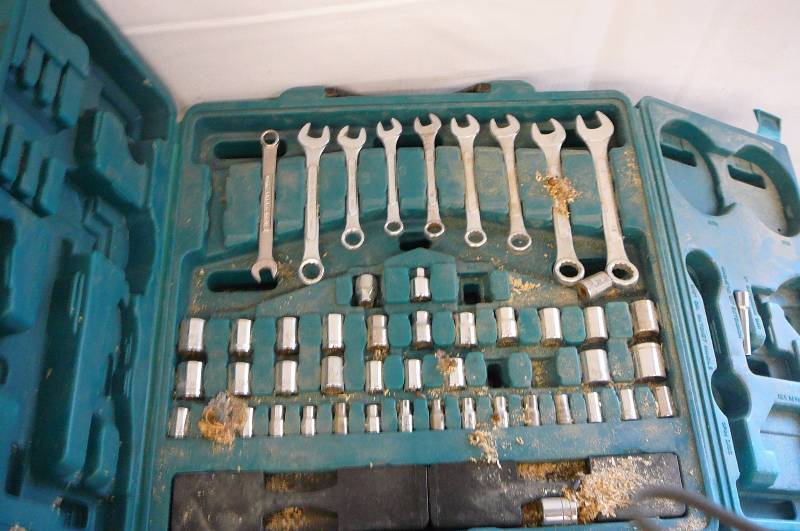 lot 26 image: Lot of Tools Sockets Wrenches Metric  Standard