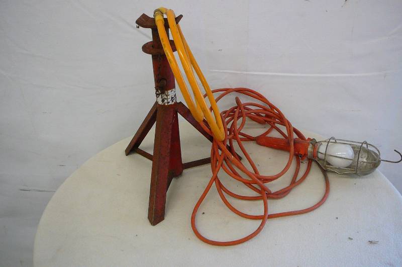lot 27 image: Air Hose Jack Stand Treble Light