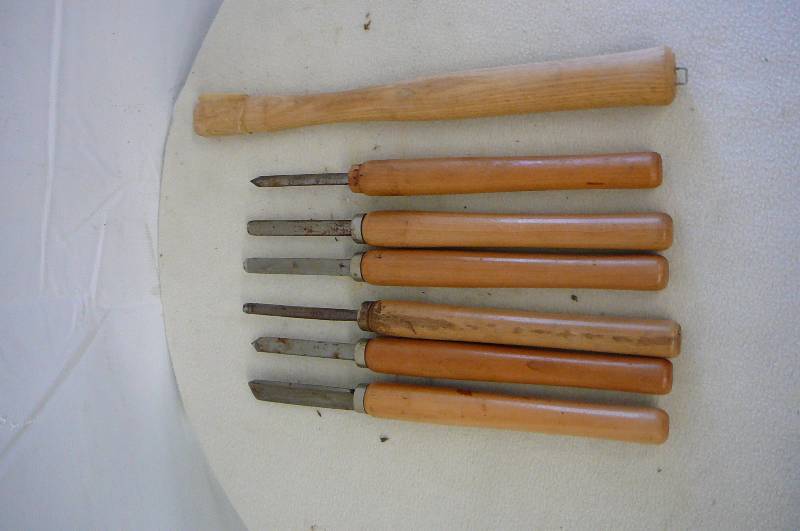 lot 28 image: Turnign Lath Knives and Hammer Handle